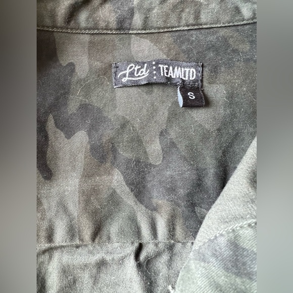 Team LTD button up - Picture 2 of 3